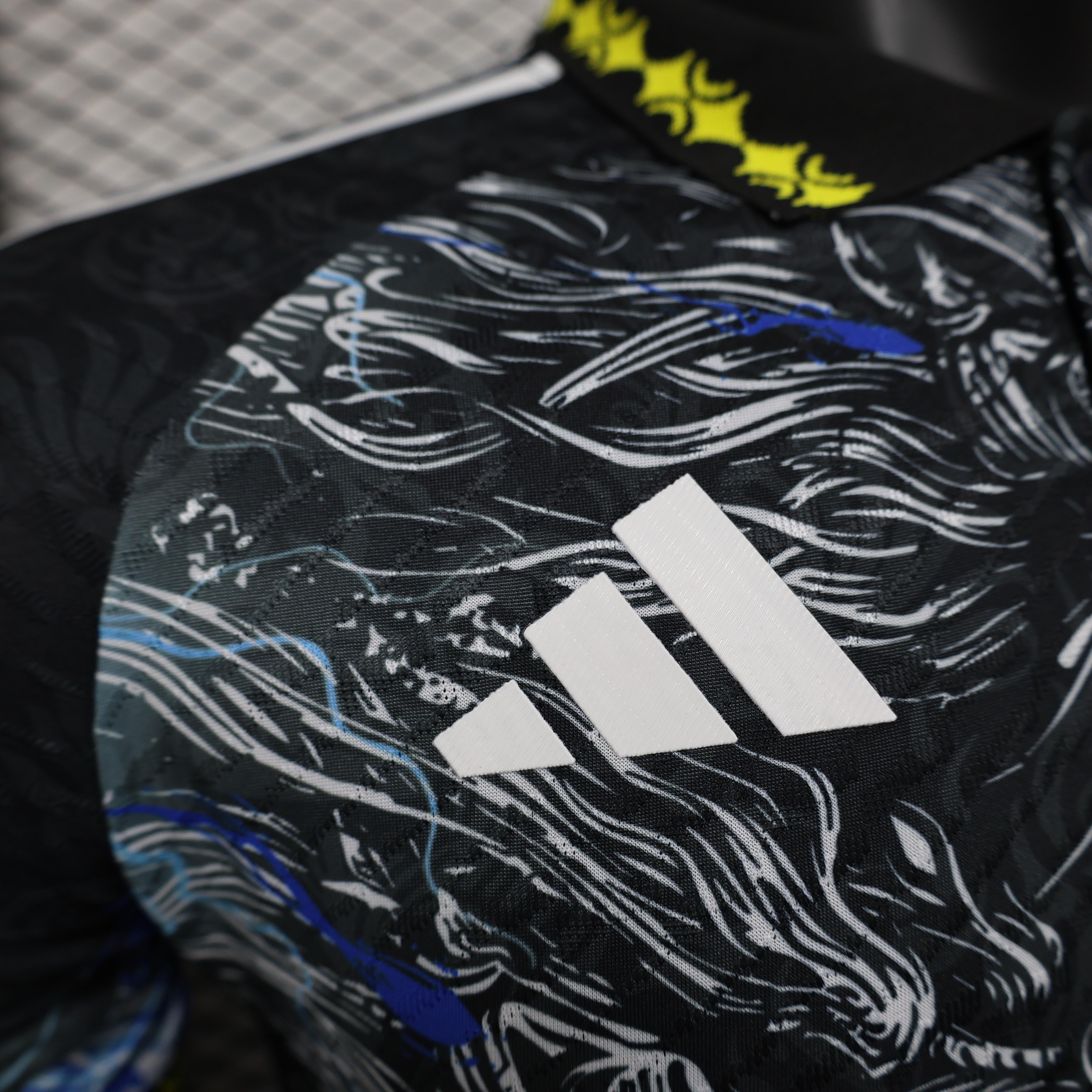 Real Madrid "Thunder Dragon" speciale kit