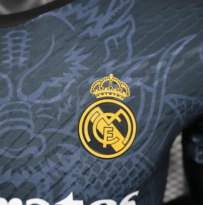 Real Madrid Trikot in Weißer Drachen-Edition