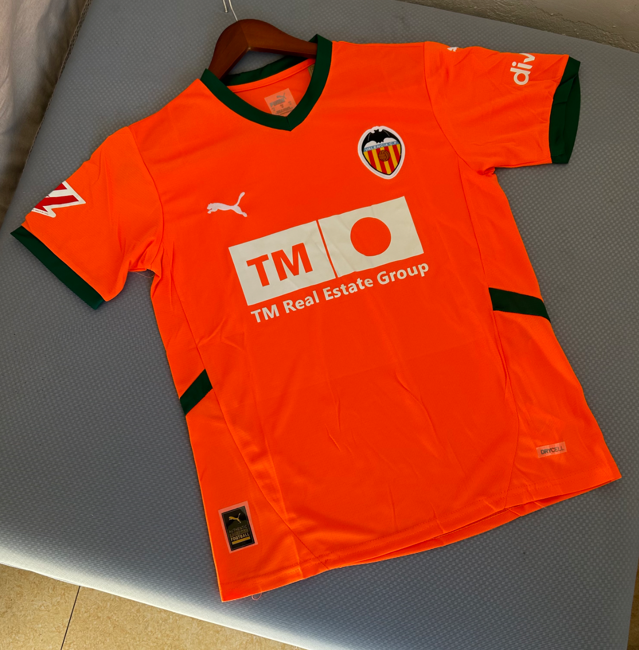 Valencia Orange Trikot 24/25