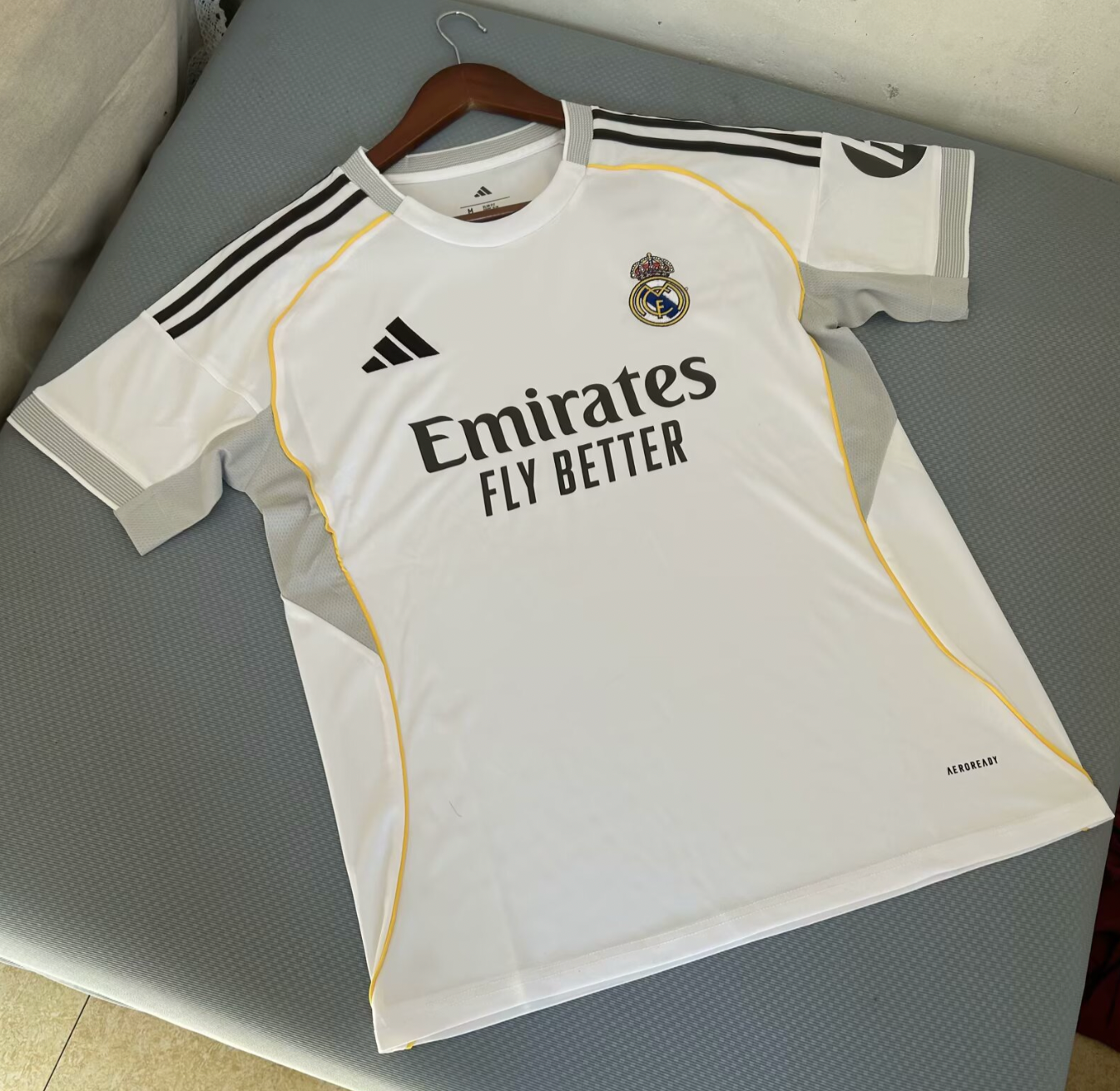 Real Madrid 2025-2026 thuistenue