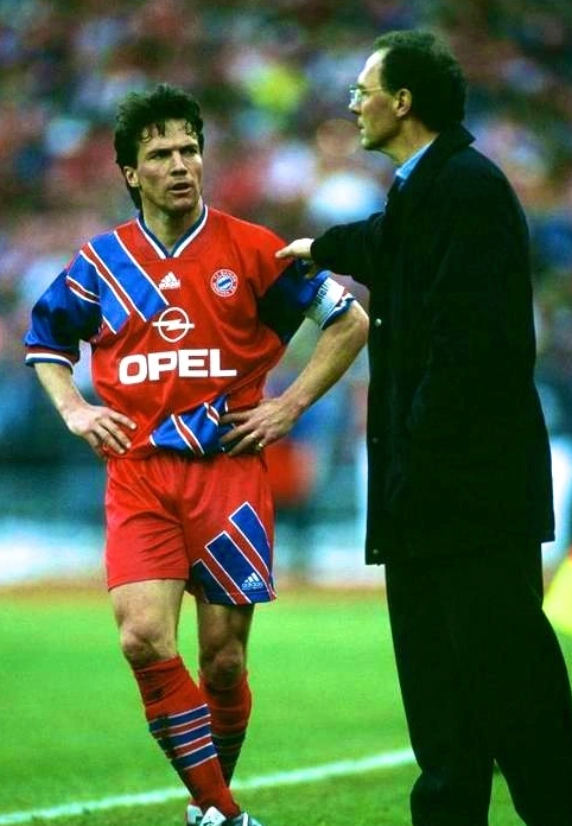 The Bayern Munchen Retro shirt  1993-1995