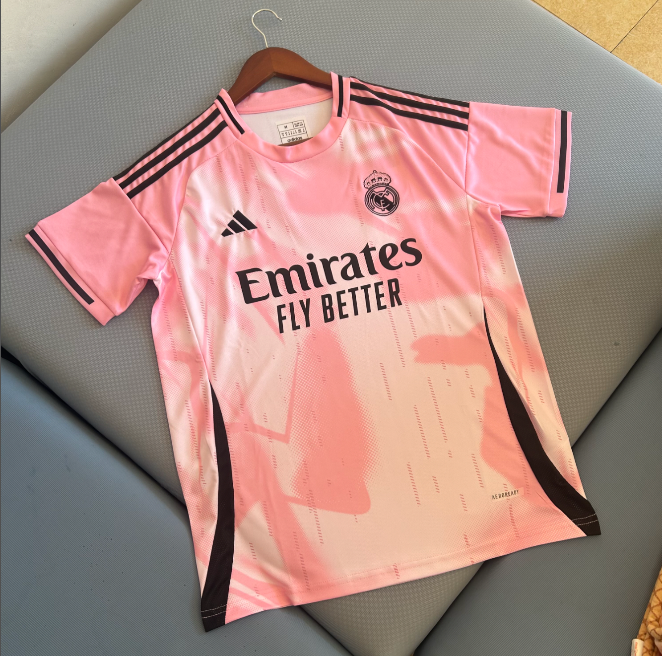 Rosa Trikot von Real Madrid