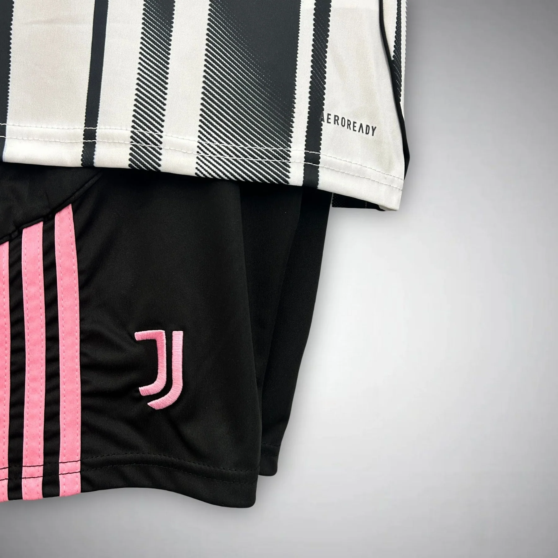Kids Juventus Home Kit 2025-26