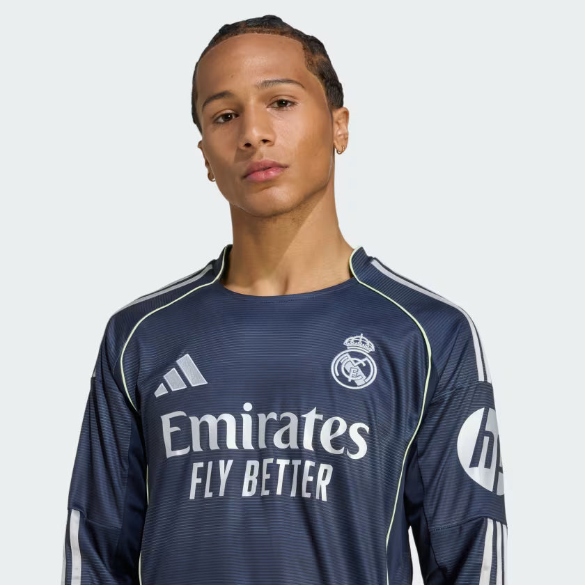 Real Madrid uittenue met lange mouwen 2025/26