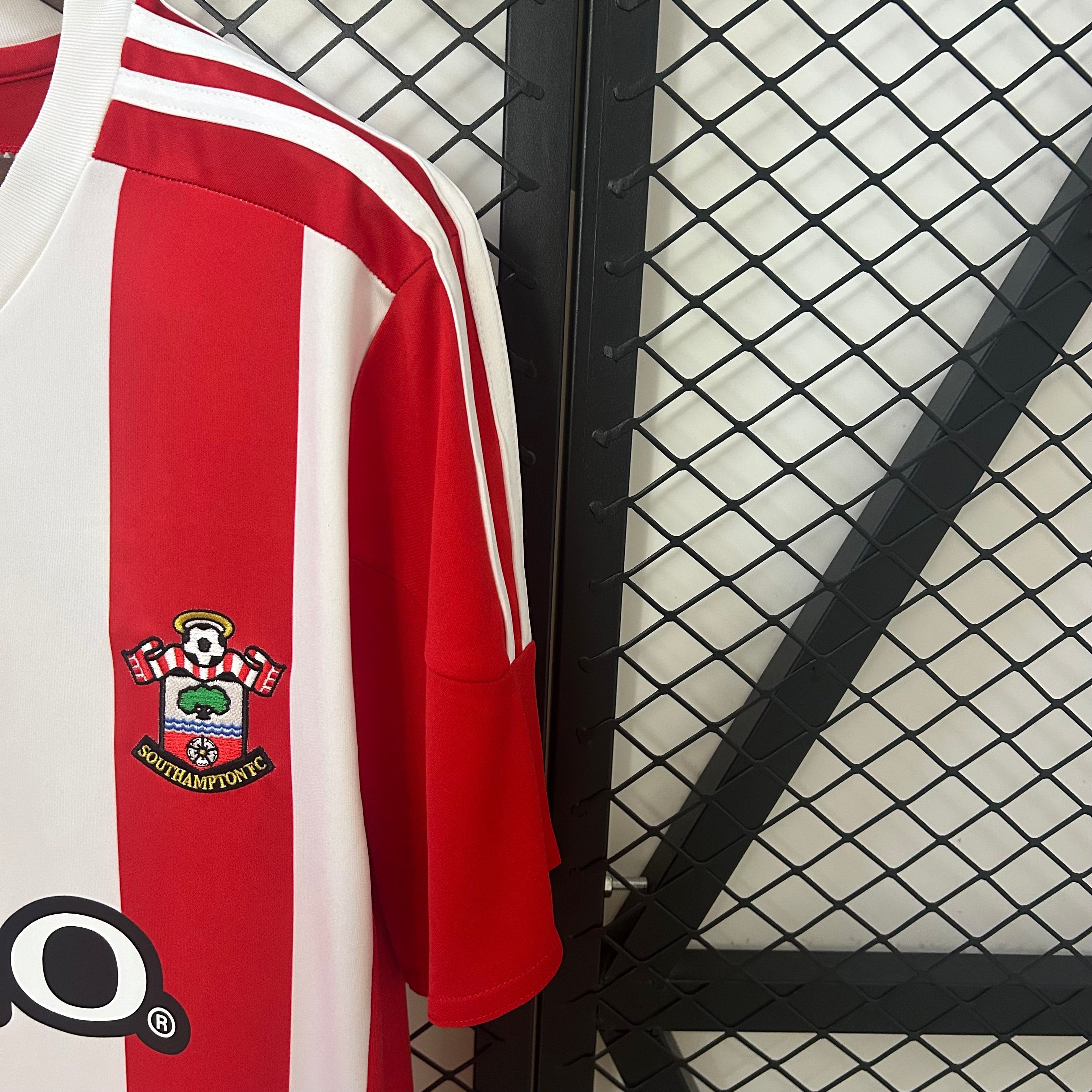 2015-2016 Southampton thuisshirt