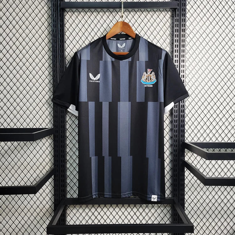 Speciaal shirt ter ere van het 130-jarig jubileum van Newcastle United 2023-2024