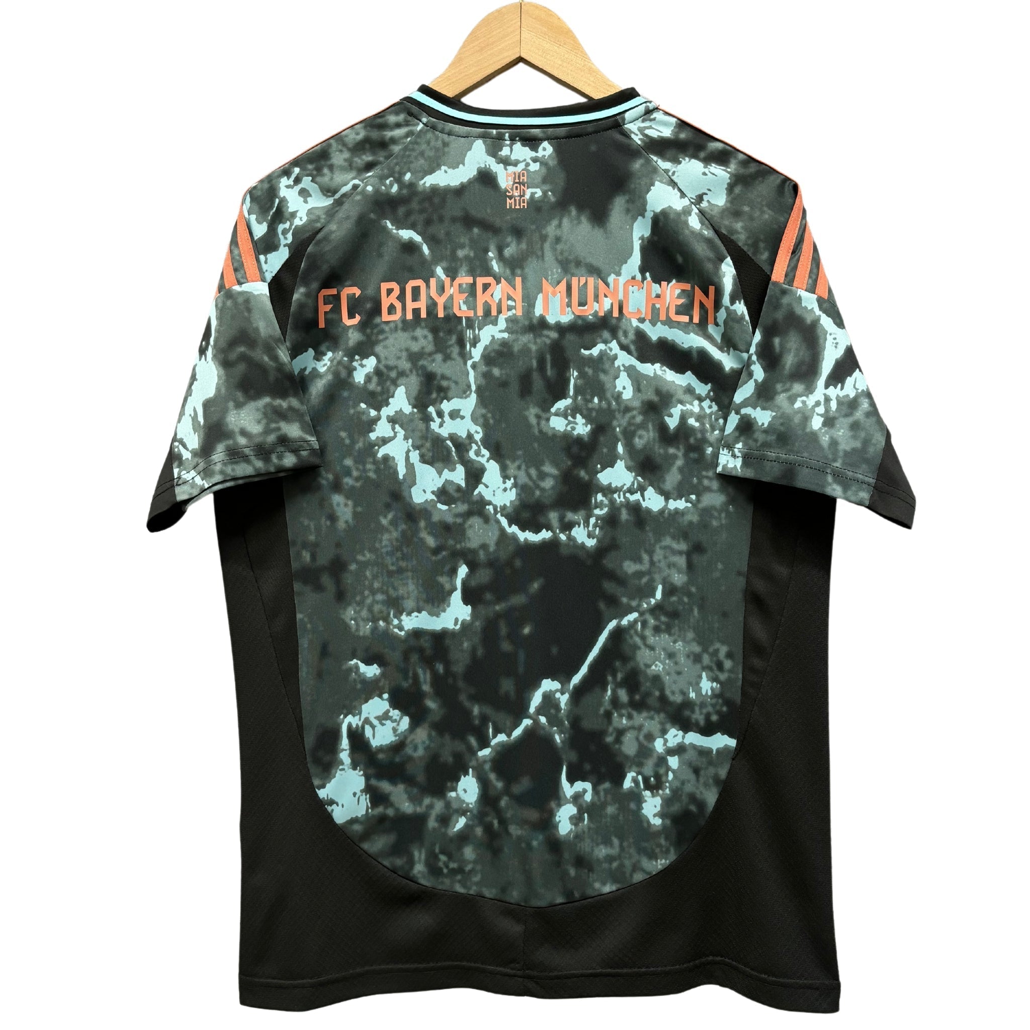 Bayern Munich 24-25  Away