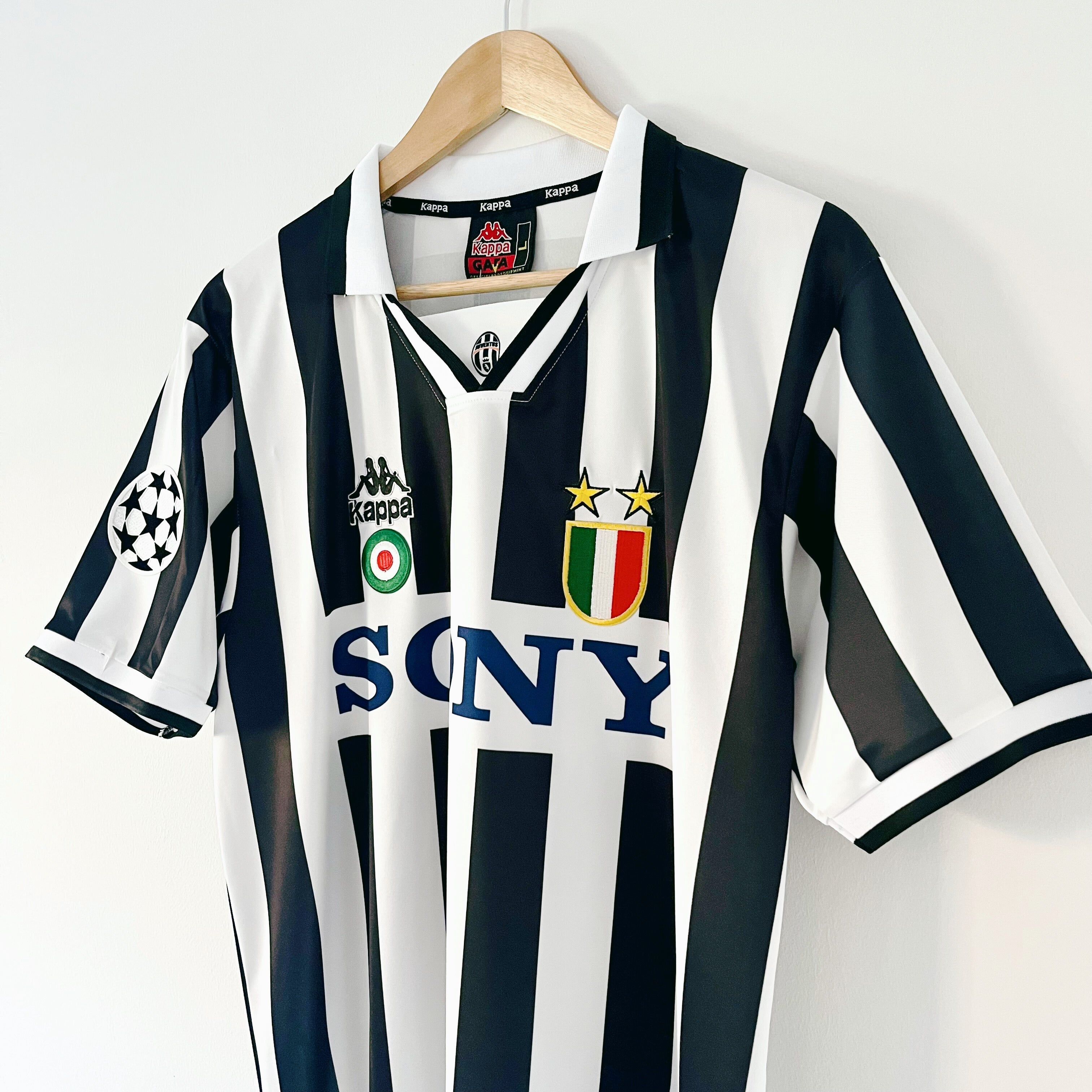 Retro Juventus Shirt 1996-97 Home