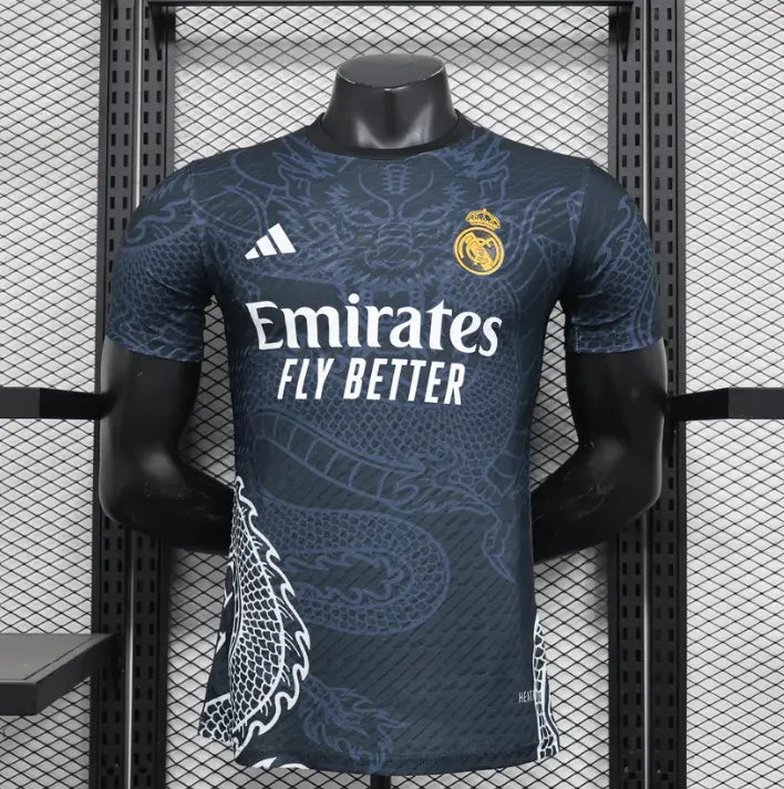 Real Madrid Trikot in Weißer Drachen-Edition