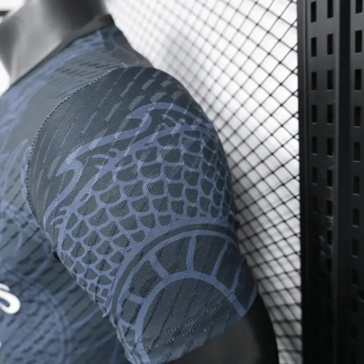 Real Madrid Trikot in Weißer Drachen-Edition