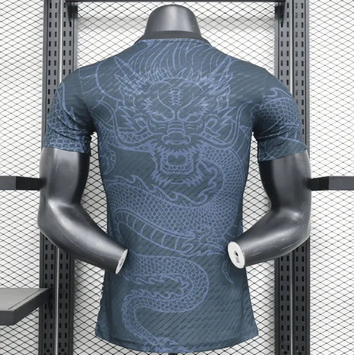 Real Madrid Trikot in Weißer Drachen-Edition