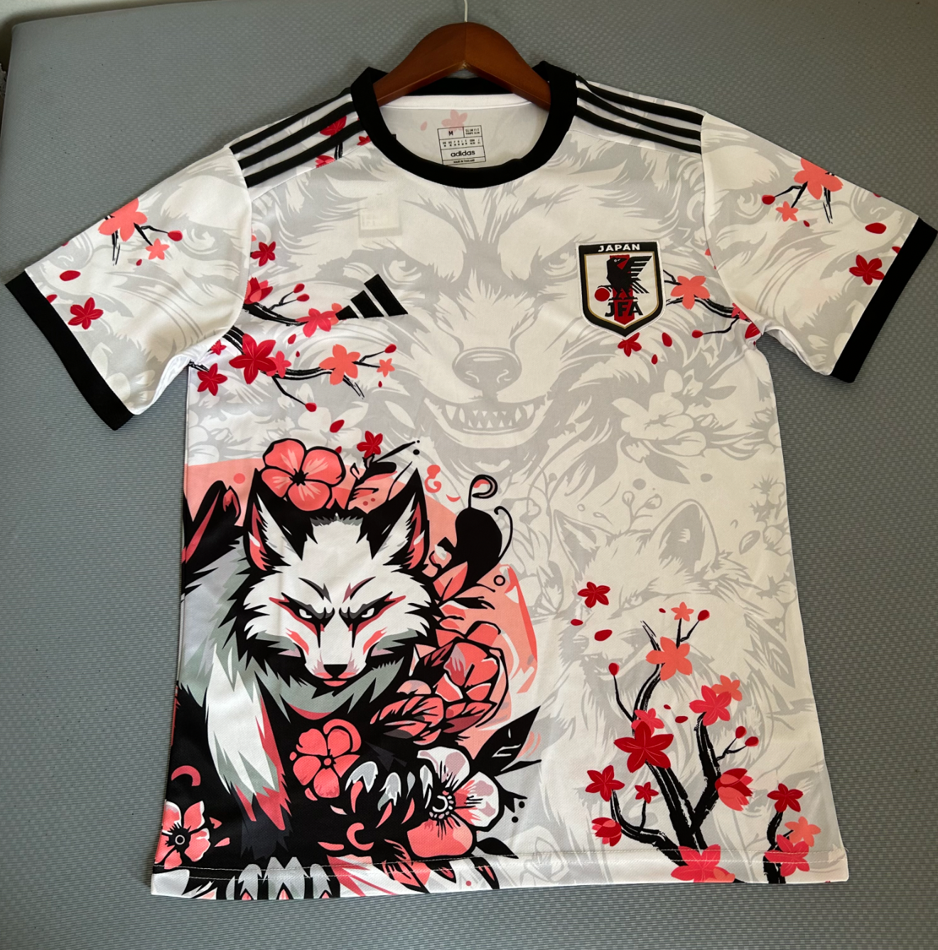 Japan Pink Fox 2025 Sonderedition Trikot