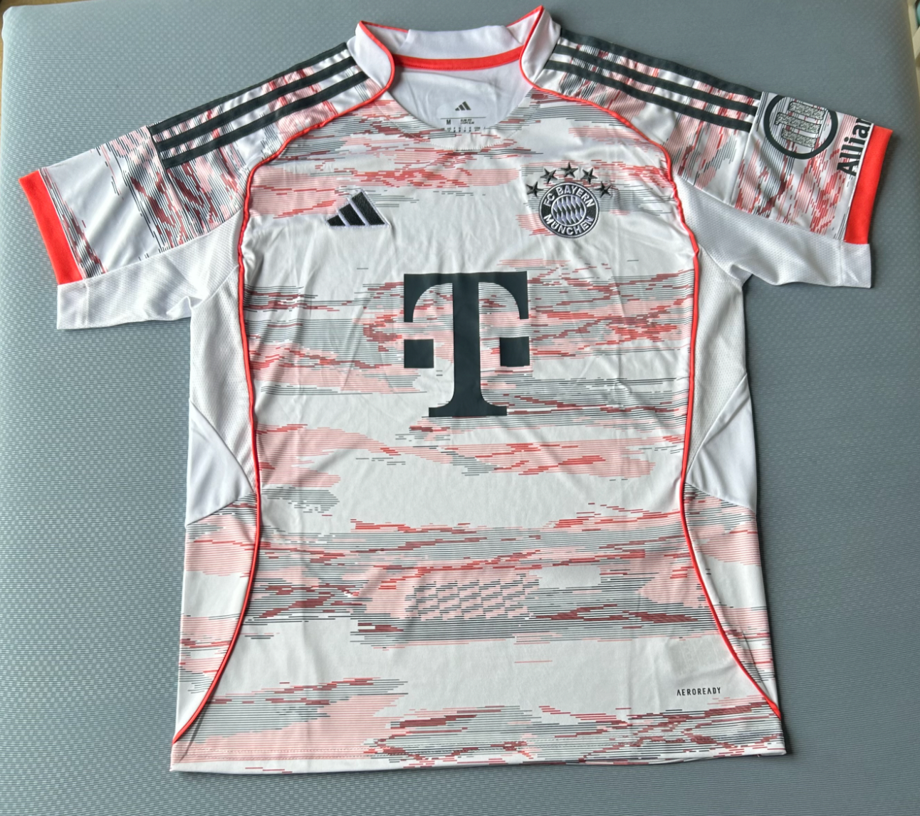 Bayern Munich 2025/2026 Away Kit