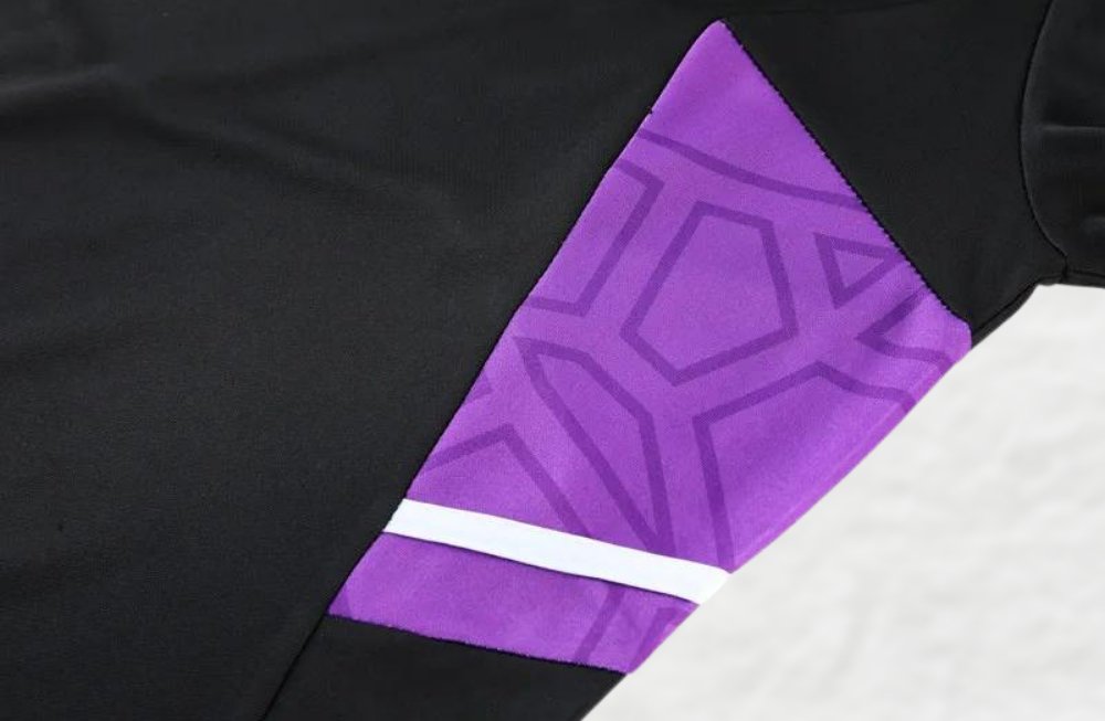 Schwarzer Trainingsanzug von Real Madrid 2022/23